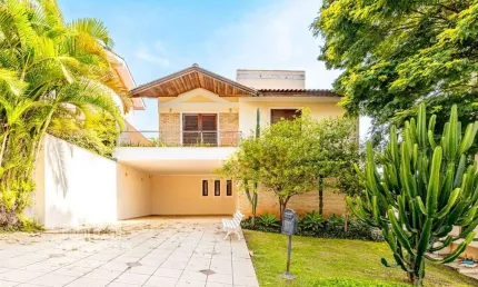 Casa para venda em Alphaville de 380.00m² com 5 Quartos, 3 Suites e 6 Garagens