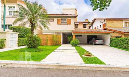 Casa para venda em Alphaville de 340.00m² com 3 Quartos, 3 Suites e 4 Garagens