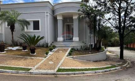 Casa de Condomínio para alugar em Itapeva de 233.00m² com 3 Quartos, 3 Suites e 4 Garagens
