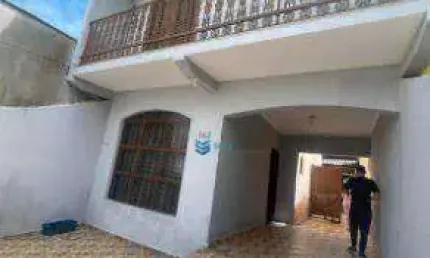 Casa para venda em Jardim Botucatu de 150.00m² com 3 Quartos, 1 Suite e 3 Garagens