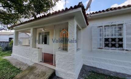 Casa para alugar em Vila Canevari de 248.00m² com 3 Quartos, 1 Suite e 2 Garagens