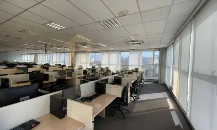 Prédio Comercial para alugar em Tamboré de 500.00m² com 5 Garagens