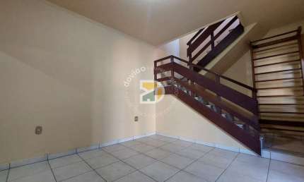Casa para venda em Centro de 244.00m² com 4 Quartos, 2 Suites e 4 Garagens