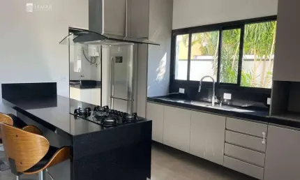 Sobrado para venda e aluguel em Fazenda Rodeio de 215.00m² com 3 Quartos, 3 Suites e 4 Garagens