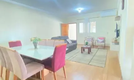Casa para venda em Jardim Itália de 274.00m² com 3 Quartos, 1 Suite e 3 Garagens