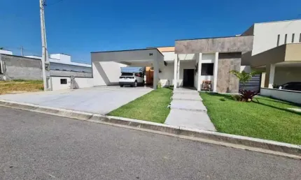 Casa para venda em Residencial Village Splendore de 170.00m² com 3 Quartos, 1 Suite e 4 Garagens