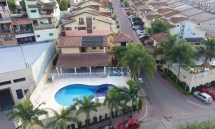 Sobrado para venda em Portal Dos Gramados de 180.00m² com 4 Quartos, 2 Suites e 5 Garagens