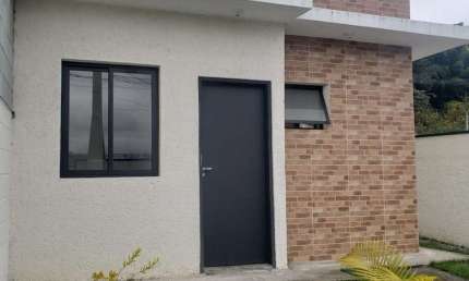 Casa para venda em Vila São Paulo de 62.00m² com 2 Quartos, 2 Suites e 1 Garagem