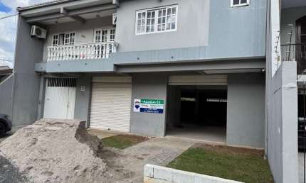 Loja para alugar em Fanny de 108.00m² com 4 Garagens