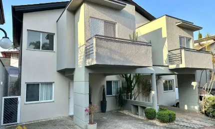 Casa de Condomínio para alugar em Vila Oliveira de 180.00m² com 3 Quartos, 1 Suite e 2 Garagens