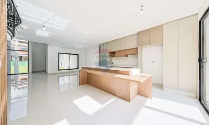 Casa de Condomínio para venda em Pinheirinho de 209.00m² com 4 Quartos, 1 Suite e 2 Garagens