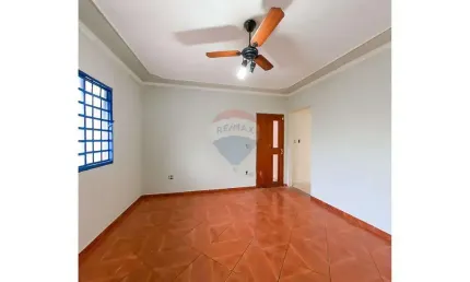 Casa para venda em Centro de 111.00m² com 3 Quartos e 2 Garagens