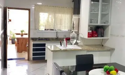 Sobrado para venda em Centro de 140.00m² com 3 Quartos, 1 Suite e 2 Garagens