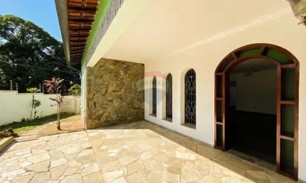 Casa para venda em Parque Esperança de 293.00m² com 4 Quartos, 2 Suites e 3 Garagens