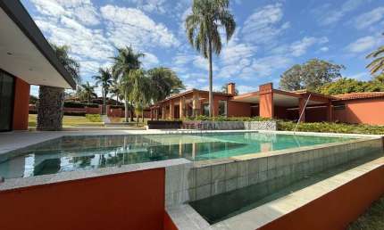 Casa para venda e aluguel em Chácaras Residenciais Santa Maria de 650.00m² com 4 Quartos, 2 Suites e 8 Garagens