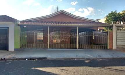 Casa para alugar em Vila Cidade Industrial (vila Xavier) de 277.00m² com 3 Quartos, 1 Suite e 3 Garagens
