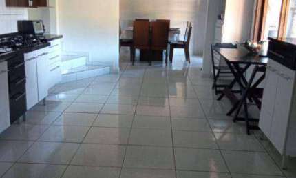 Casa para venda em Quintas De Maria Elvira de 250.00m² com 2 Quartos, 1 Suite e 2 Garagens