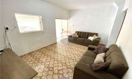 Casa para venda em Jardim Camboriú de 170.00m² com 3 Quartos, 1 Suite e 2 Garagens