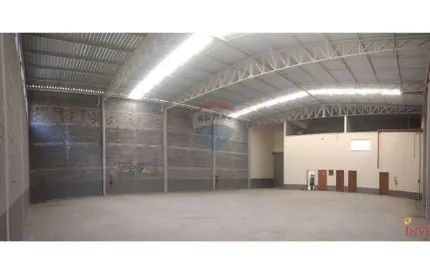Galpão / Depósito / Armazém para alugar em Parque Maringá de 600.00m²