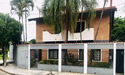 Casa para venda e aluguel em Vila Trujillo de 330.00m² com 4 Quartos, 1 Suite e 6 Garagens