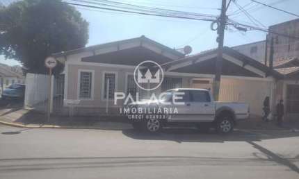 Casa para venda em Centro de 200.00m² com 3 Quartos, 1 Suite e 4 Garagens