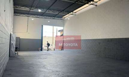 Galpão / Depósito / Armazém para alugar em Cumbica de 170.00m² com 4 Garagens