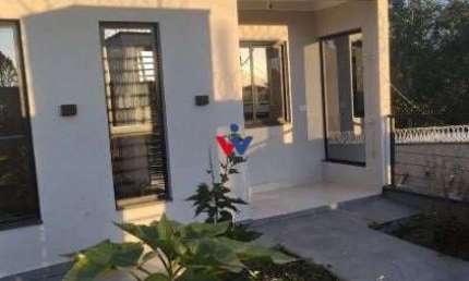 Casa de Condomínio para venda em Vila Santa Maria de 180.00m² com 3 Quartos e 5 Garagens