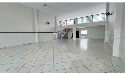 Prédio Comercial para alugar em Parque Industrial de 295.11m² com 3 Garagens