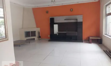 Casa para venda em Centro de 280.00m² com 3 Quartos, 1 Suite e 2 Garagens