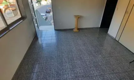 Prédio Comercial para alugar em Jardim São João Batista de 80.00m²