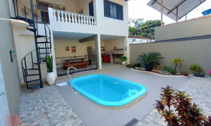 Casa para venda em Centro de 450.00m² com 3 Quartos, 1 Suite e 3 Garagens