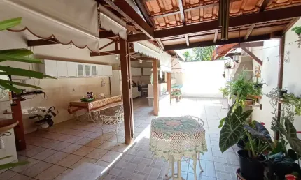Casa para venda em Jardim Maria Augusta de 280.00m² com 3 Quartos, 1 Suite e 3 Garagens
