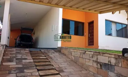 Casa para venda em Centro de 240.00m² com 6 Quartos, 3 Suites e 2 Garagens