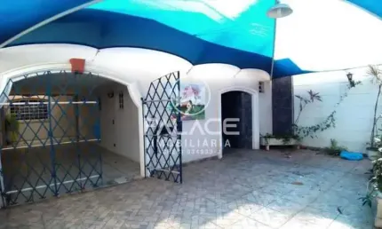 Casa para venda em Centro de 245.00m² com 4 Quartos, 1 Suite e 4 Garagens