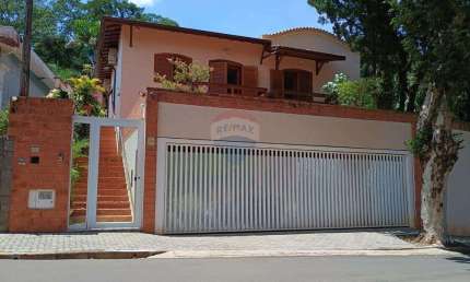 Casa para venda em Centro de 440.00m² com 7 Quartos, 7 Suites e 8 Garagens