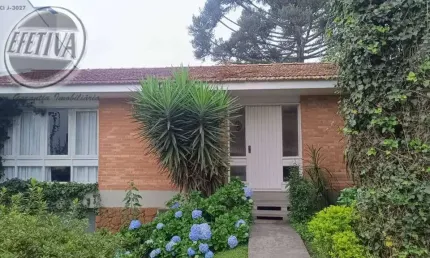 Casa para venda em Bacacheri de 309.00m² com 3 Quartos, 1 Suite e 4 Garagens