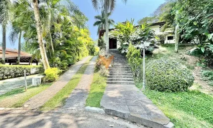 Casa para venda em Granja Viana de 641.22m² com 6 Quartos, 6 Suites e 14 Garagens