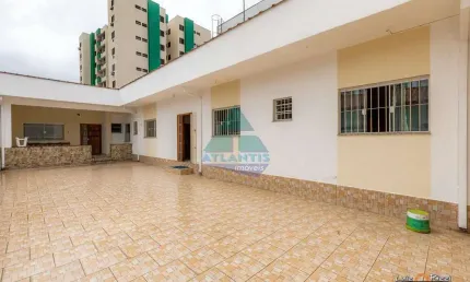 Casa para venda em Centro de 321.00m² com 4 Quartos e 6 Garagens