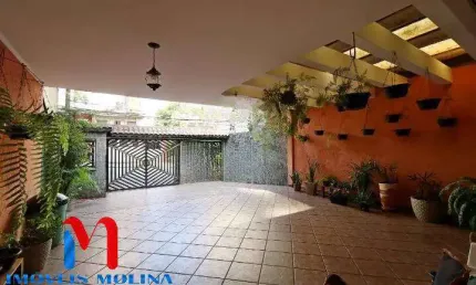 Casa para venda em Jardim de 195.00m² com 3 Quartos, 2 Suites e 4 Garagens