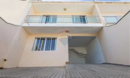 Sobrado para venda em Cajuru de 123.00m² com 3 Quartos, 1 Suite e 2 Garagens