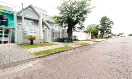 Sobrado para venda em Cajuru de 200.00m² com 3 Quartos, 1 Suite e 2 Garagens