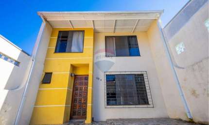 Casa para venda em Hauer de 190.00m² com 4 Quartos, 1 Suite e 3 Garagens