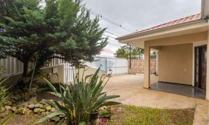 Casa para venda em Jardim Das Américas de 269.00m² com 5 Quartos, 1 Suite e 4 Garagens