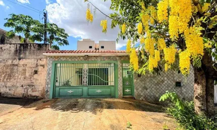 Casa para venda em Parque Dos Bandeirantes de 270.00m² com 3 Quartos, 1 Suite e 3 Garagens