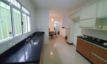 Casa para venda em Vila Lavínia de 210.00m² com 3 Quartos, 1 Suite e 4 Garagens