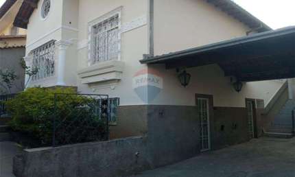 Casa para alugar em Santa Efigênia de 300.00m² com 4 Quartos e 10 Garagens