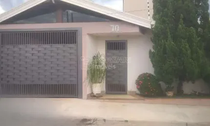 Casa para venda em Jardim São Francisco de 183.00m² com 2 Quartos, 1 Suite e 4 Garagens