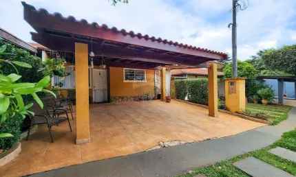 Casa de Condomínio para venda em Jardim Interlagos de 110.65m² com 3 Quartos, 1 Suite e 2 Garagens