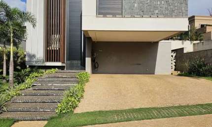 Casa para venda em Residencial E Empresarial Alphaville de 335.00m² com 3 Quartos, 3 Suites e 4 Garagens