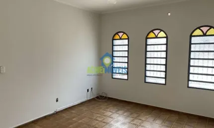 Casa para venda em Vila Industrial de 176.00m² com 3 Quartos, 2 Suites e 3 Garagens